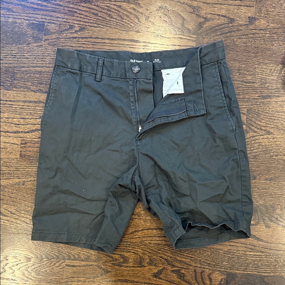 Old Navy, flat front dark grey shorts, size 31 old navy